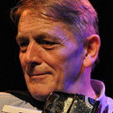 Geraint Watkins als Performer