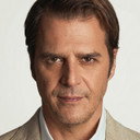 Mehmet Günsür als Özgür