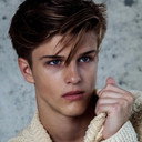 Alex Lange als Silas