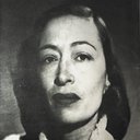 Lupe Carriles als Maestra de coro