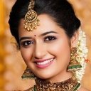 Ashika Ranganath als Varalaxmi