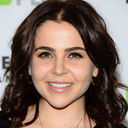 Mae Whitman als Colette Doros