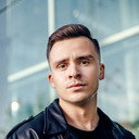 Előd Marosvölgyi als Security Guard