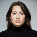 Ruby Busuttil als Joanne
