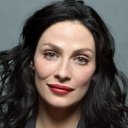 Joanne Kelly als Stephanie Dresser