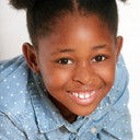 Nakai Takawira als Zoe