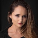 Courtney Alvarez als Mandi