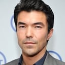 Ian Anthony Dale als Instructor