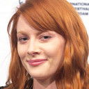 Emily Beecham als The Widow