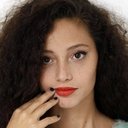 Ailín Salas als Roberta