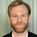 Brian Gleeson als Gus