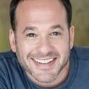 Joshua Sternlicht als Bartender