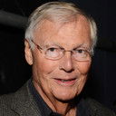 Adam West als Narrator