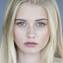 Alena Savostikova als Natalia