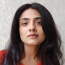 Shritama Mukherjee als Jasmine