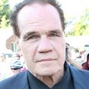 Randall "Tex" Cobb als Skull