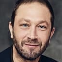 Ebon Moss-Bachrach als Gavin