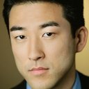 Jeff Kim als Lead MIB Agent