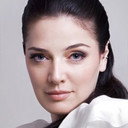 Vanessa de Oliveira als Cira