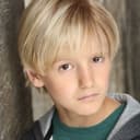 Bradley Bundlie als Logan Kubler