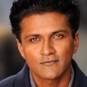 Ravi Valleti als Vik Ghatak