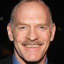 Casey Sander als Captain Dan Gruber