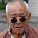 谷峰 als Dance School Principal