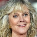 Blythe Danner als Tara Walton