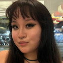 Stella Chen als Amber Su