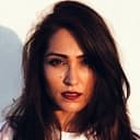 Shibani Bedi als Tina Das