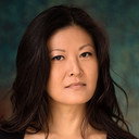 Katarina Choi als Delta Nu Sister