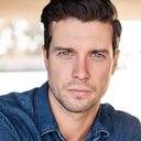 Clayton James als Brett Noble