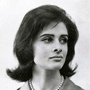 Fidelma Murphy als Lady Clerk