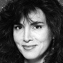 Dani Minnick als Julie Eden