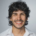 Victor Medeiros als Victor Carvalho