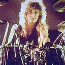 Ken Mary als Self - Drums