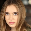 Madi Burton als Madi