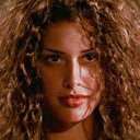 Angie Cepeda als Junge Witwe