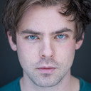 Zachary Webber als Owen