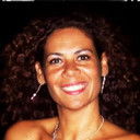 Loren Acuña als Nora