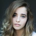 Holly Earl als May Bailey