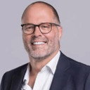 Martin Bayfield als Cyclops