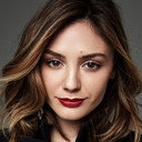 Christine Evangelista als Naomi Madsen