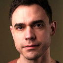 Simon Haines als Paul Weyland