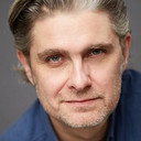 Mads M. Nielsen als Jonas
