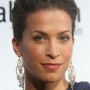 Christina Cox als Eve Logan