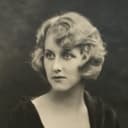 Dagmar Oakland als Guest at Reception (uncredited)