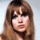 Madeline Smith als Gwendolyn (uncredited)