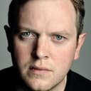 Miles Jupp als Interviewer