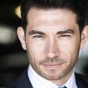 Brent Harvey als Tomas